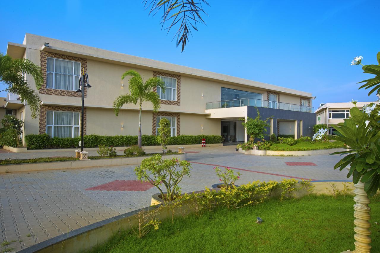 Landmark Pallavaa Beach Resorts Mamallapuram Exterior foto